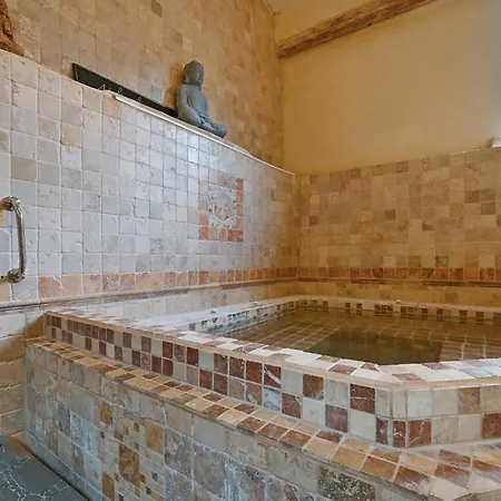 Casa vacanze Stunning In Saint Esprit With Kitchen Pont-Saint-Esprit